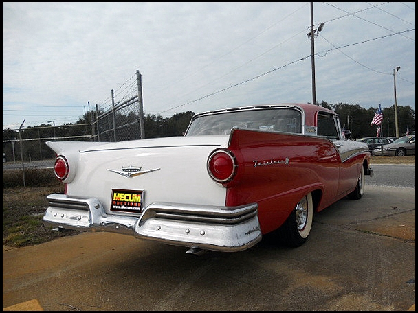 1957 FORD FAIRLANE 500 SKYLINER